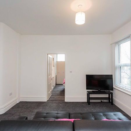 Cherry Property - Berry Apartments Blackpool Oda fotoğraf