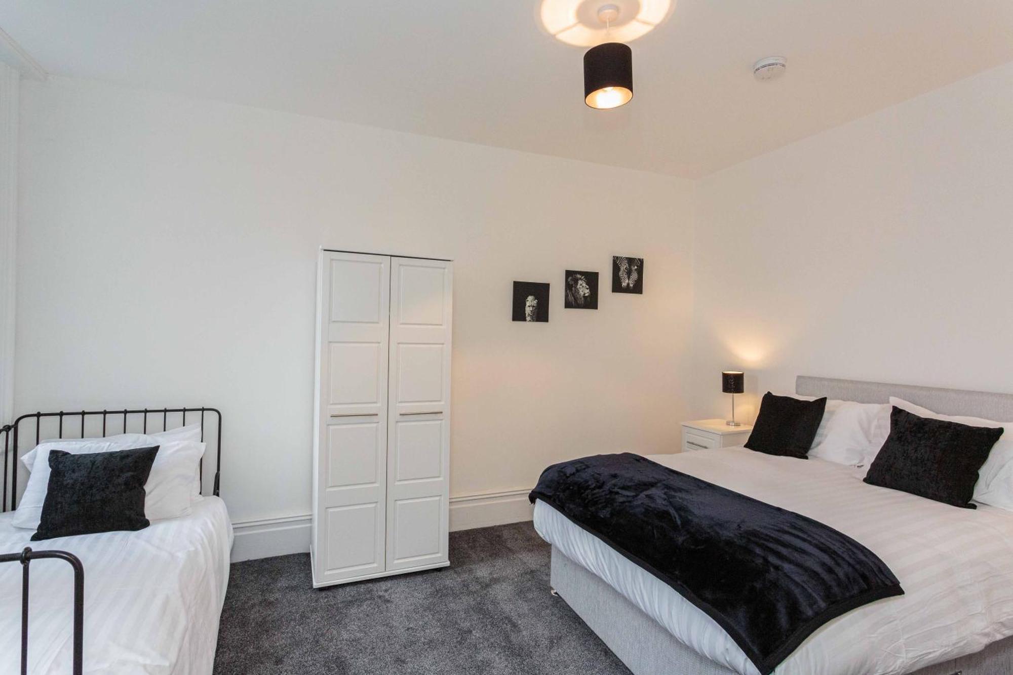 Cherry Property - Berry Apartments Blackpool Oda fotoğraf